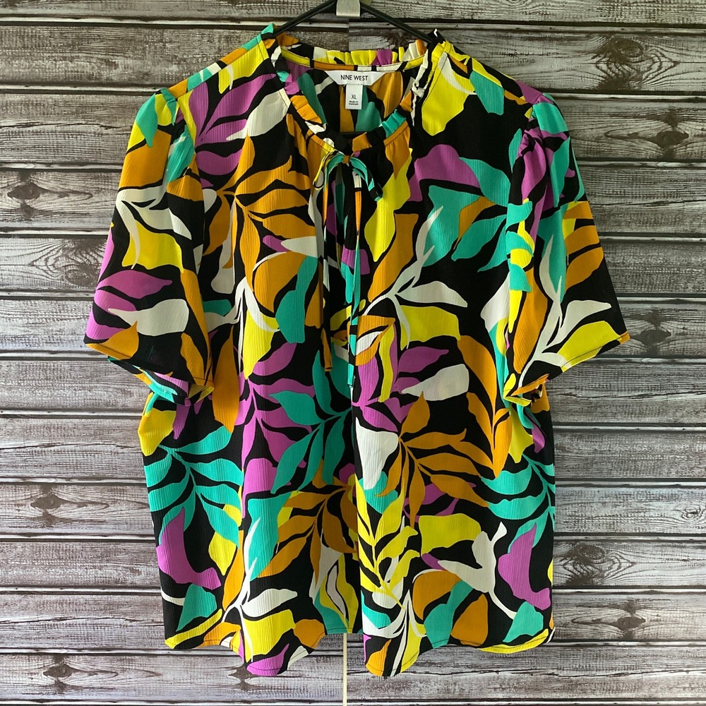 Nine West Women's Short-Sleeved Blouse Size XL Multicolor Leaf V-Neck Tie Detail